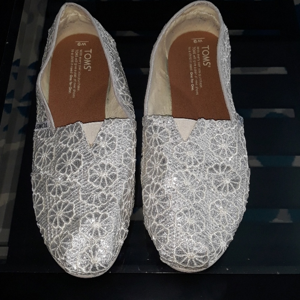 Tom's sparkly flower pattern